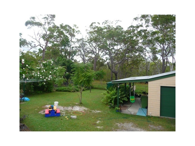 27 Ark Royal Dr, Cooloola Cove QLD 4580