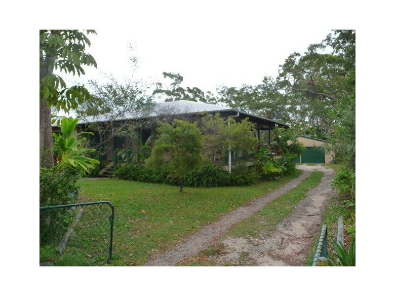 27 Ark Royal Dr, Cooloola Cove QLD 4580