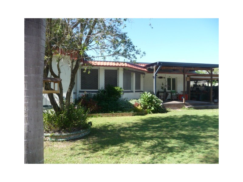205 Gympie Rd, Tin Can Bay QLD 4580