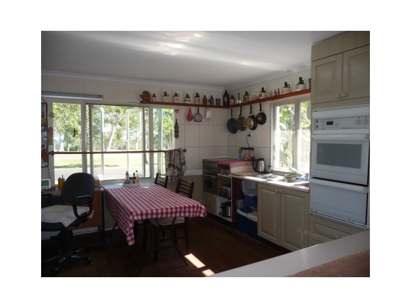 205 Gympie Rd, Tin Can Bay QLD 4580