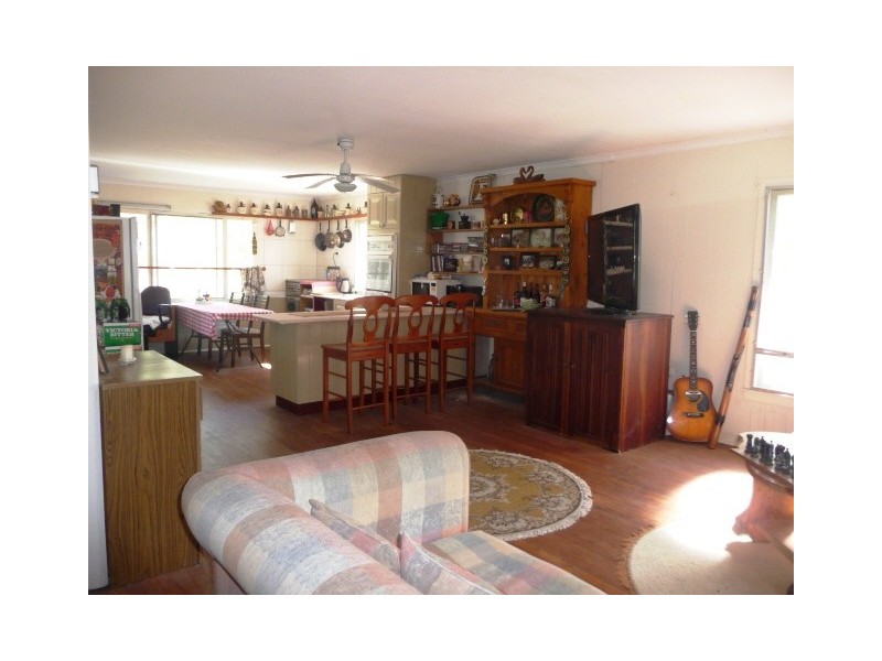 205 Gympie Rd, Tin Can Bay QLD 4580