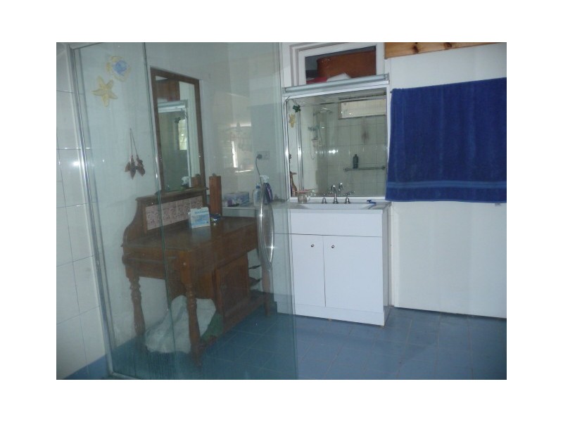 205 Gympie Rd, Tin Can Bay QLD 4580