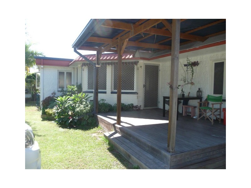 205 Gympie Rd, Tin Can Bay QLD 4580