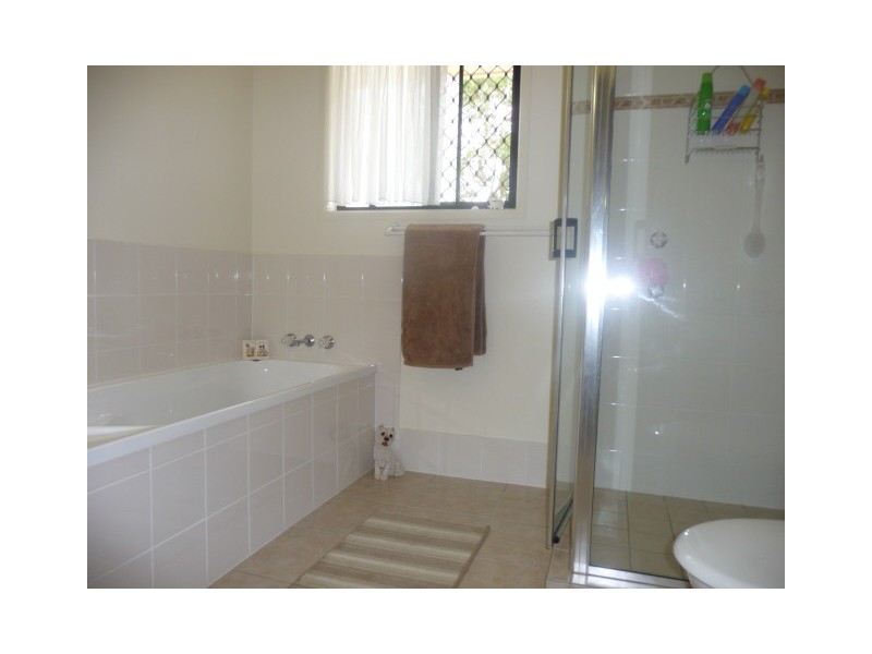 20 Ark Royal Dr, Cooloola Cove QLD 4580