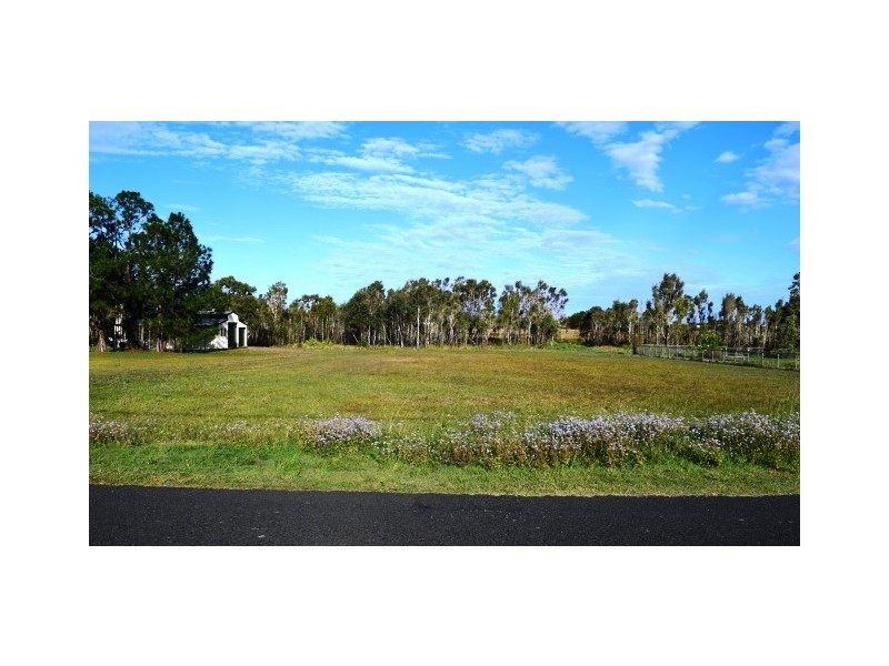 20 Discovery Dr, Cooloola Cove QLD 4580
