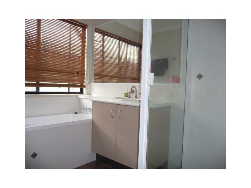 4 Mariposa Pl, Cooloola Cove QLD 4580