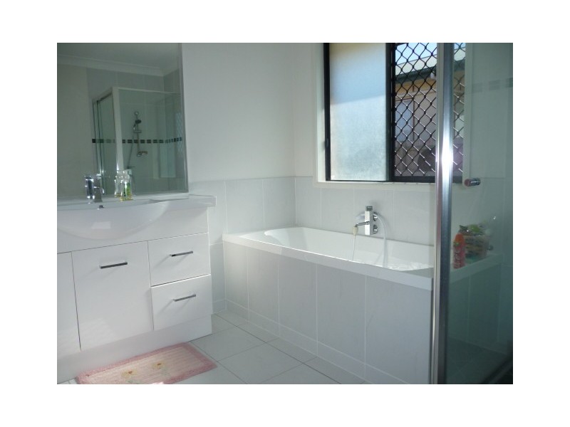 11 Kanimbla Ave, Cooloola Cove QLD 4580