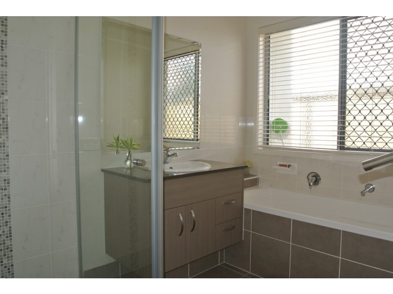 40 Tuna Way, Tin Can Bay QLD 4580