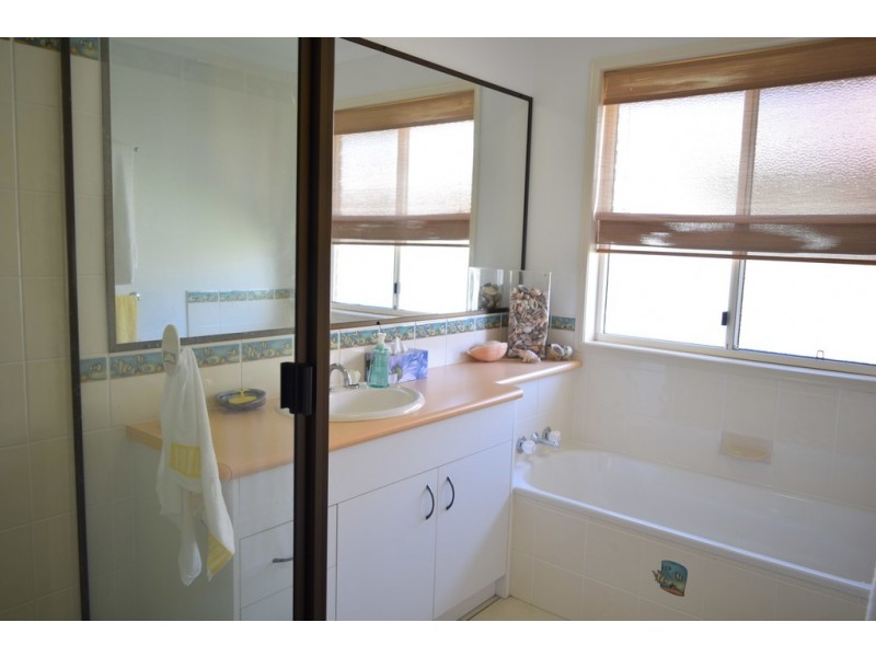 24 Acacia Crescent, Tin Can Bay QLD 4580