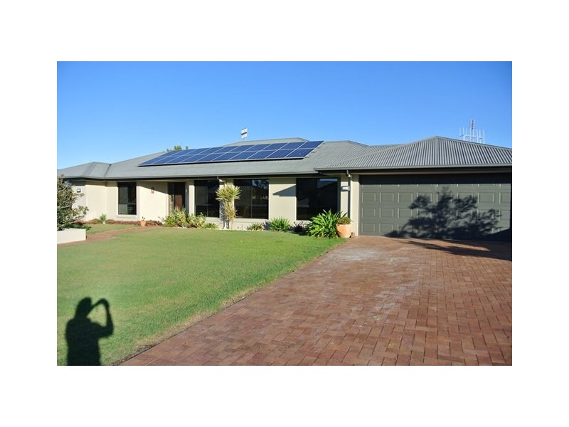 18 Banksia Ave, Tin Can Bay QLD 4580