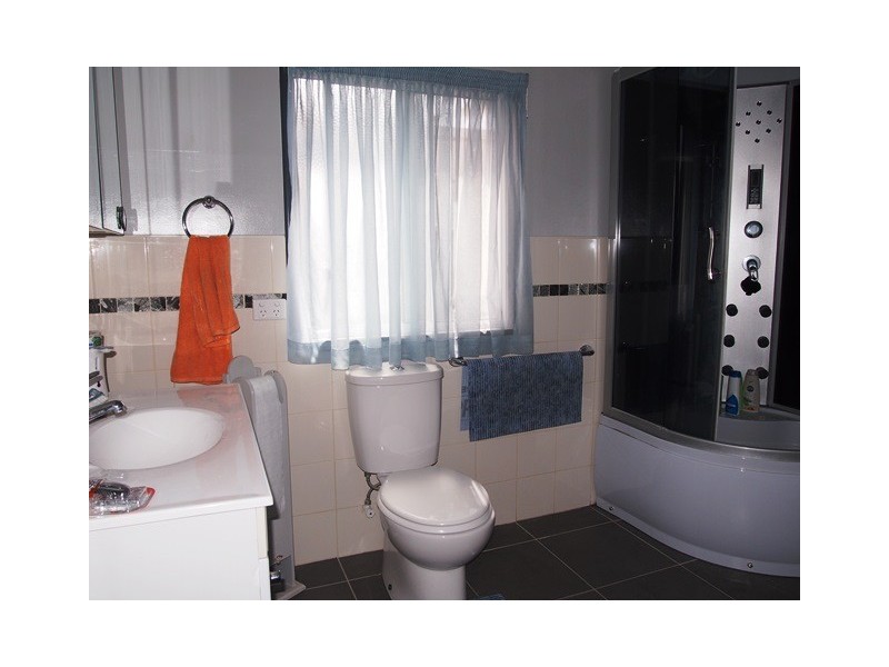 15 Whiting St, Tin Can Bay QLD 4580