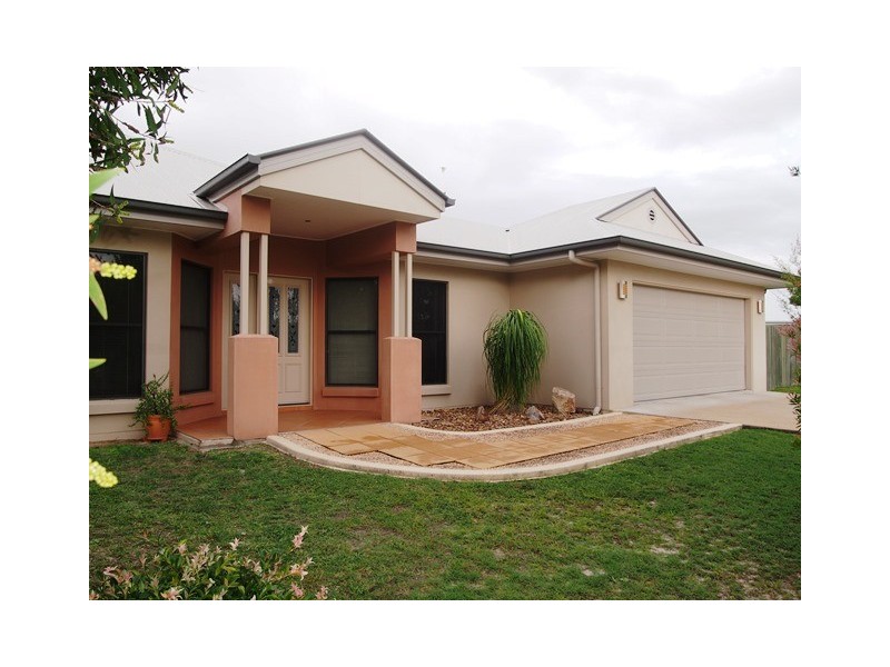 1 Lomandra Avenue, Cooloola Cove QLD 4580