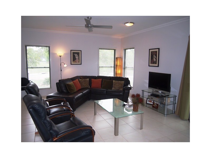 1 Lomandra Avenue, Cooloola Cove QLD 4580