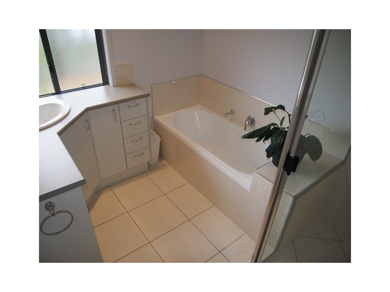 1 Lomandra Avenue, Cooloola Cove QLD 4580