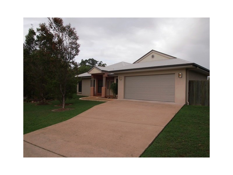 1 Lomandra Avenue, Cooloola Cove QLD 4580