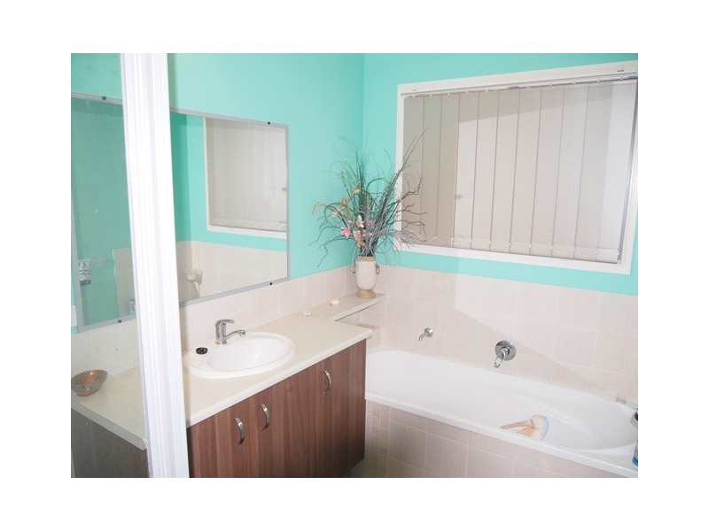 26 Canberra Avenue, Cooloola Cove QLD 4580