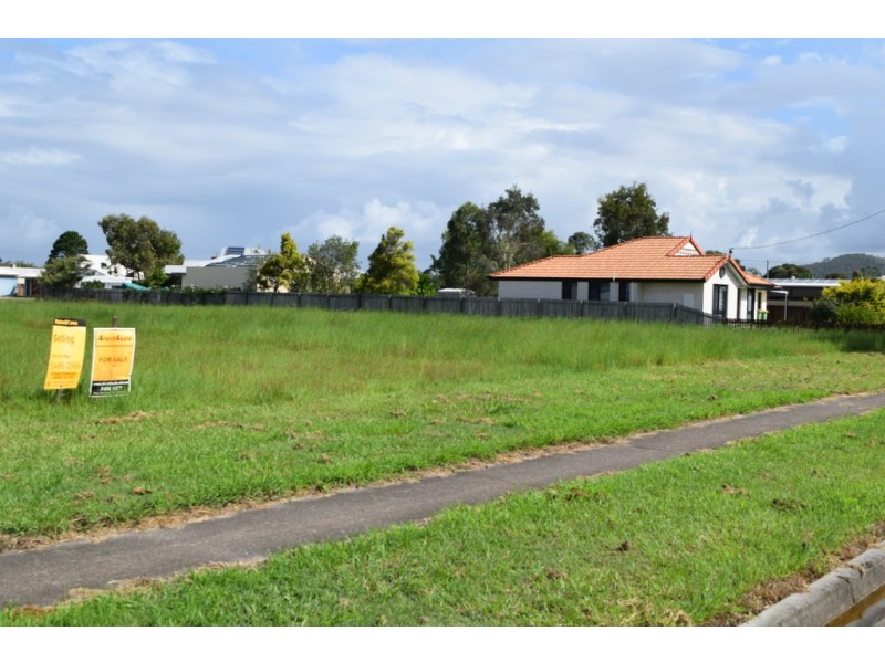 12 Canberra Avenue, Cooloola Cove QLD 4580
