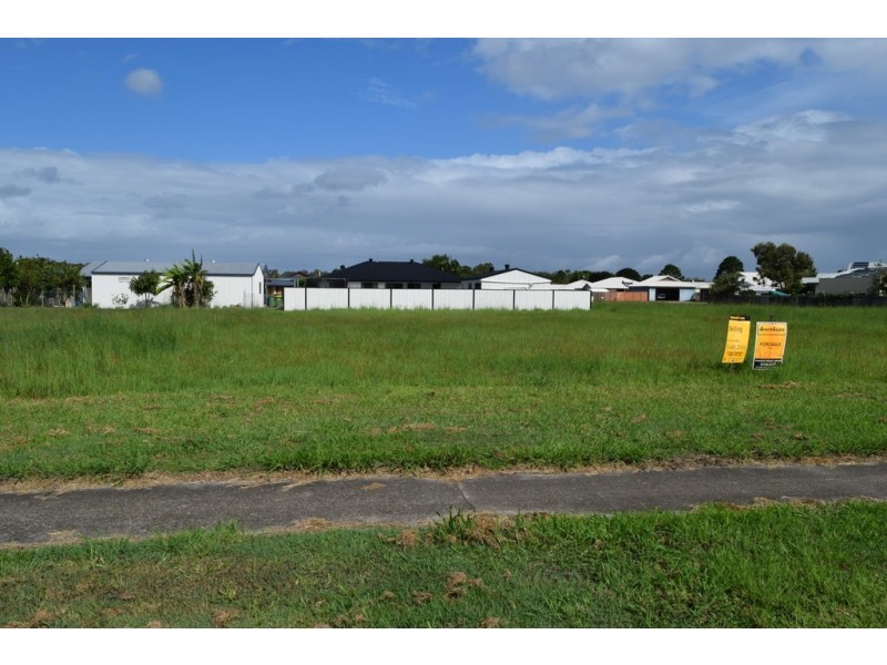 12 Canberra Avenue, Cooloola Cove QLD 4580