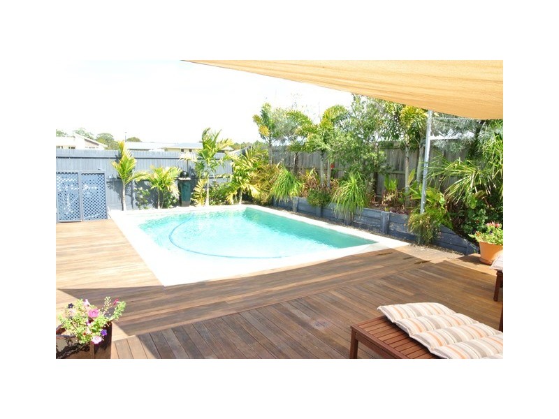 4 Habitat Circuit, Cooloola Cove QLD 4580