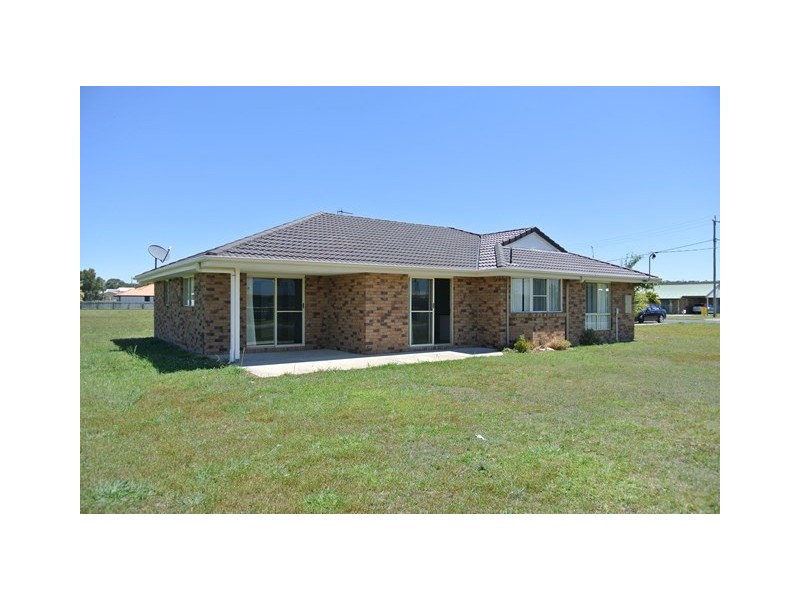 16 Canberra Avenue, Cooloola Cove QLD 4580