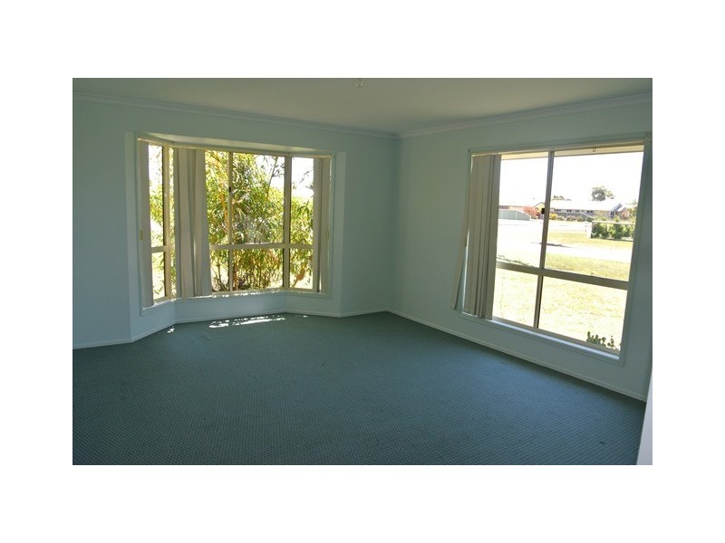 16 Canberra Avenue, Cooloola Cove QLD 4580