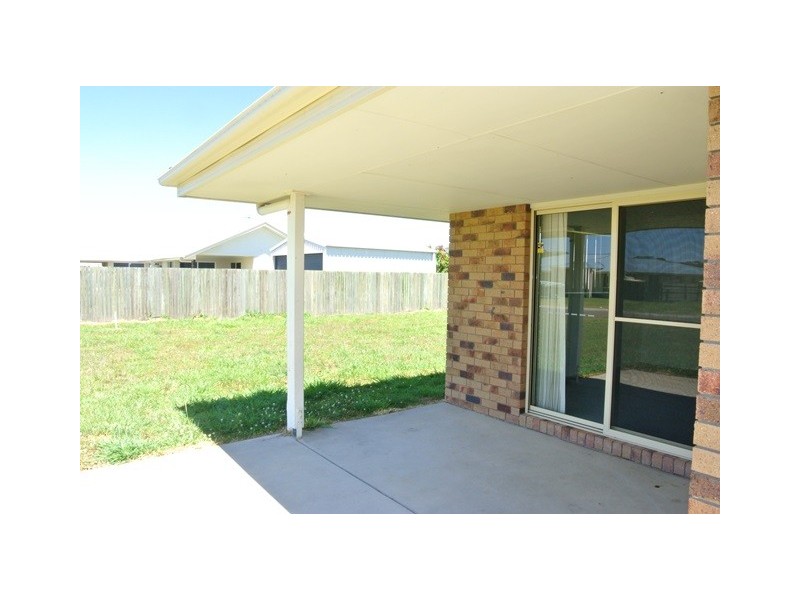 16 Canberra Avenue, Cooloola Cove QLD 4580
