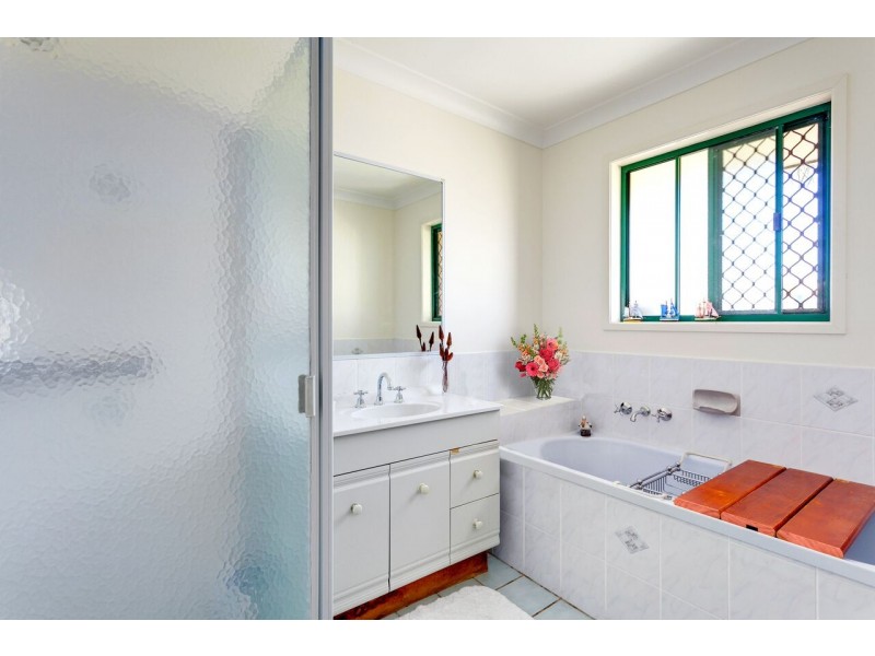 9 Regent Court, Cooloola Cove QLD 4580