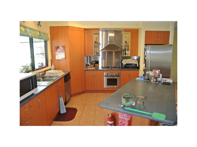 11 Mayflower Court, Cooloola Cove QLD 4580