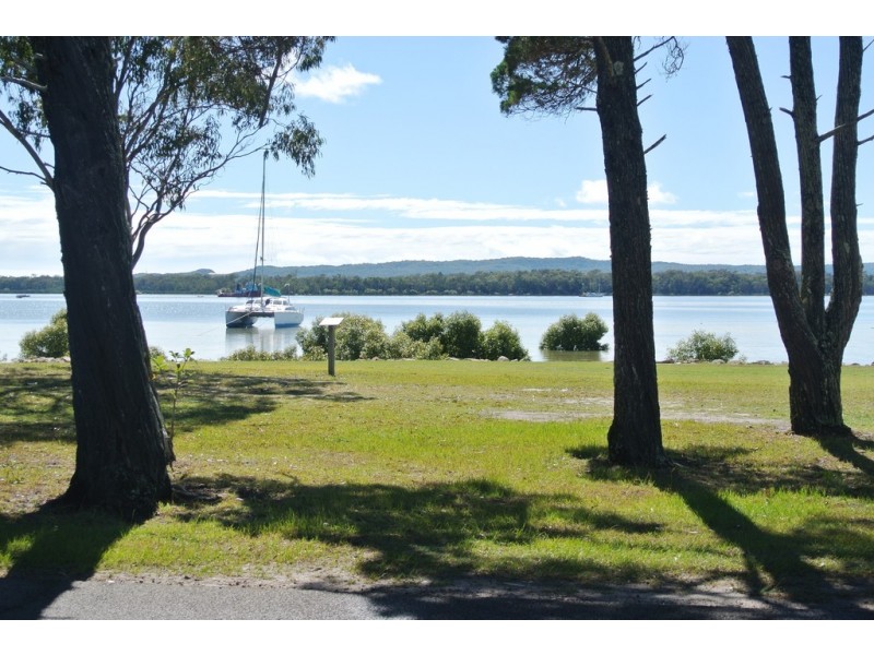 2/26 Esplanade, Tin Can Bay QLD 4580