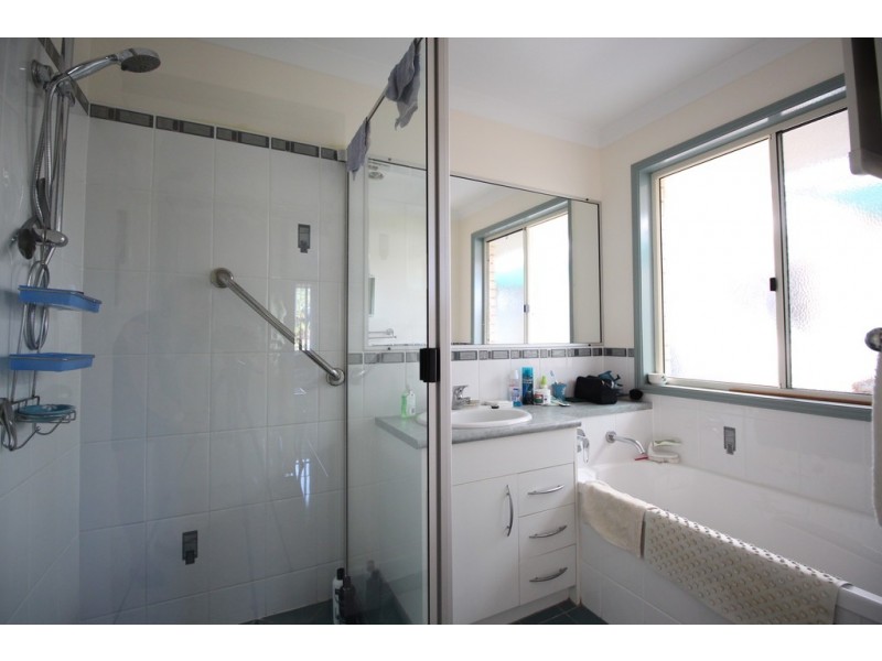 4 Duchess Court, Cooloola Cove QLD 4580