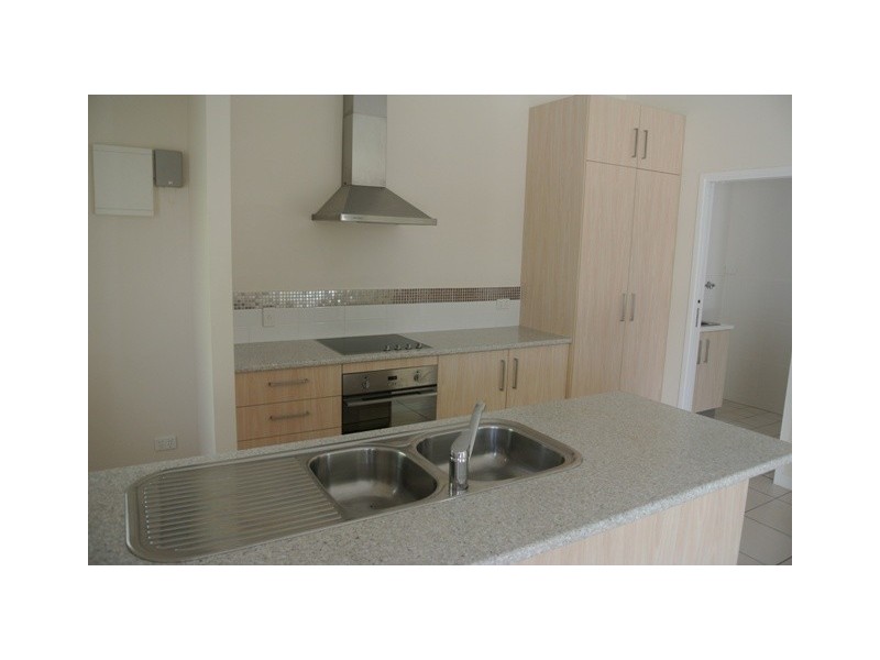 Unit 4 of 6 Gympie Rd, Tin Can Bay QLD 4580