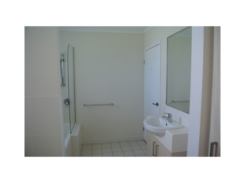 Unit 4 of 6 Gympie Rd, Tin Can Bay QLD 4580