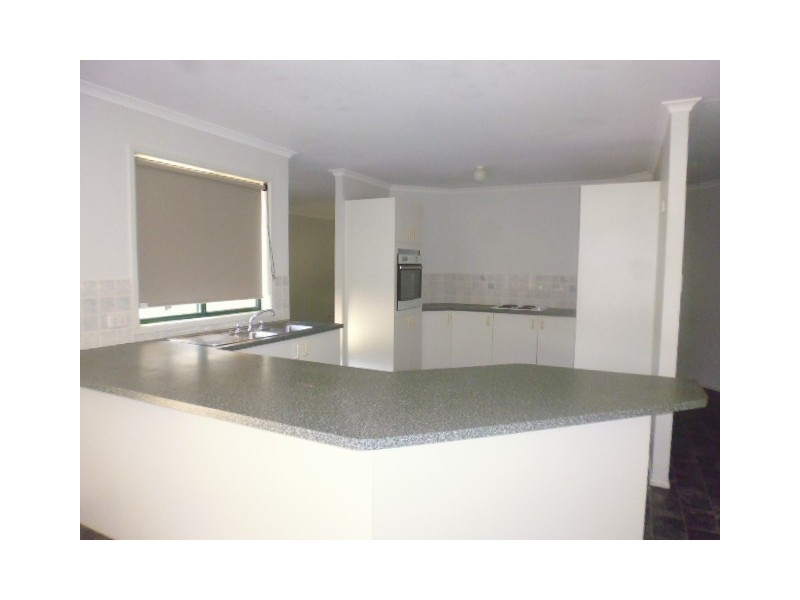 17 Canberra Avenue, Cooloola Cove QLD 4580