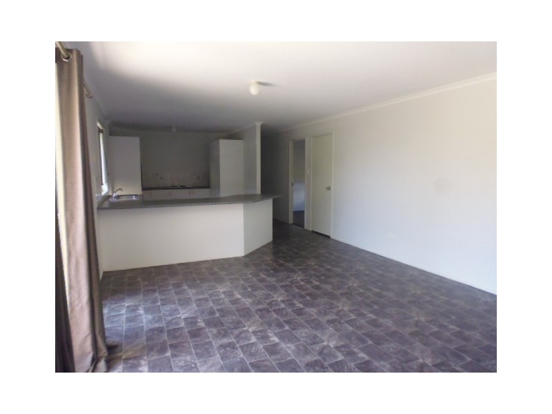17 Canberra Avenue, Cooloola Cove QLD 4580