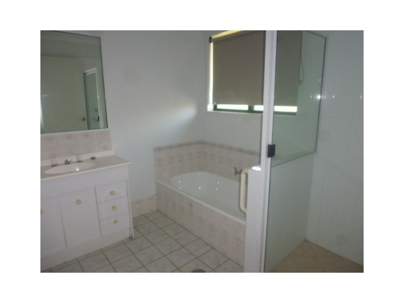 17 Canberra Avenue, Cooloola Cove QLD 4580