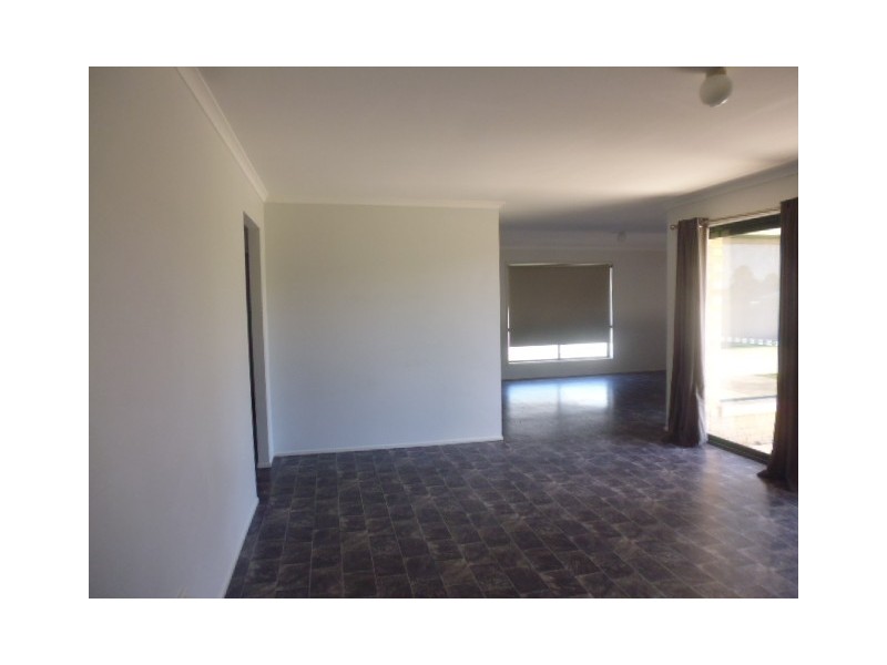 17 Canberra Avenue, Cooloola Cove QLD 4580