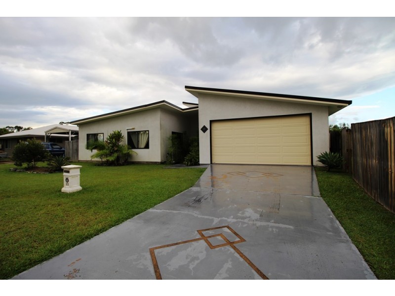 33 Creekside Esplanade, Cooloola Cove QLD 4580