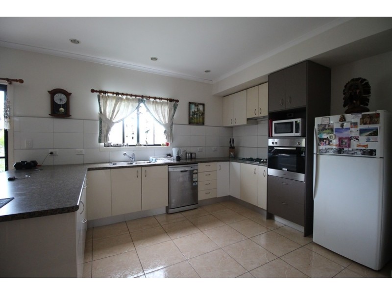 33 Creekside Esplanade, Cooloola Cove QLD 4580