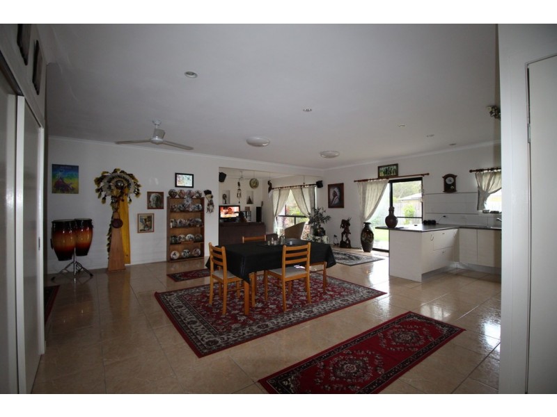 33 Creekside Esplanade, Cooloola Cove QLD 4580