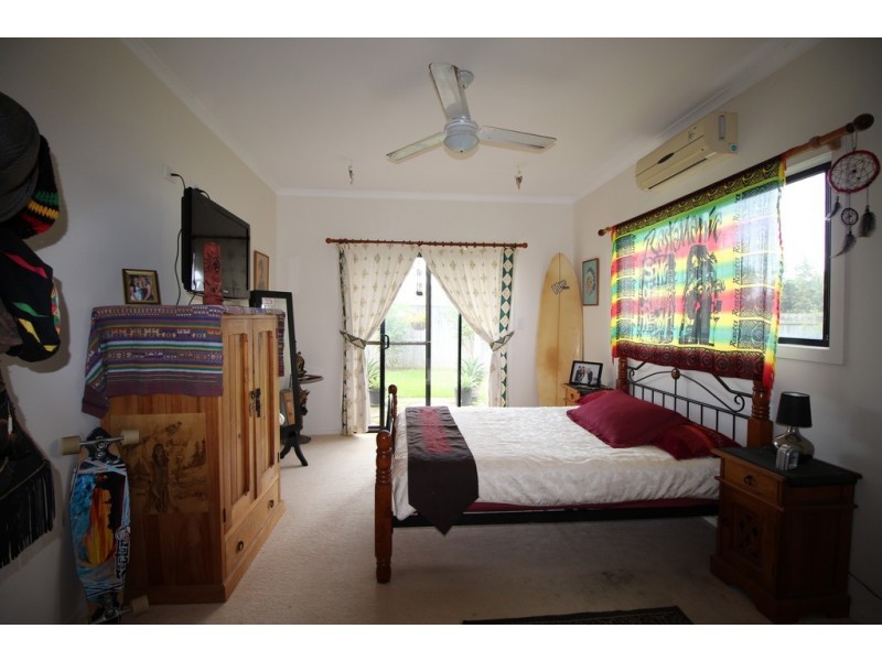 33 Creekside Esplanade, Cooloola Cove QLD 4580