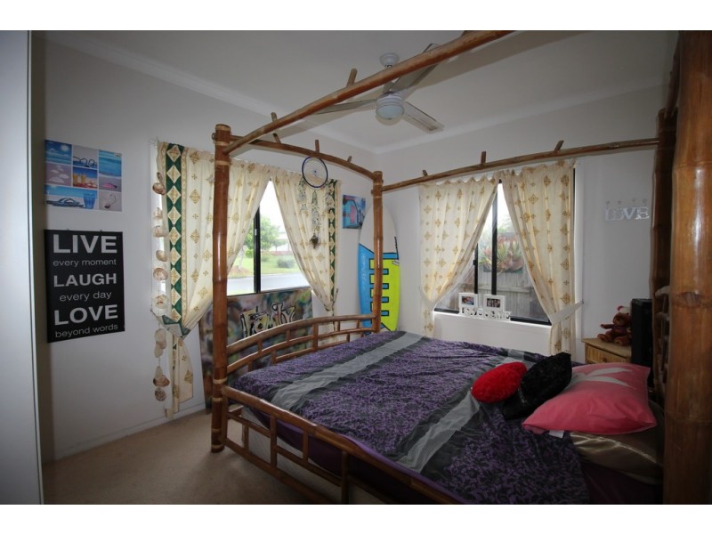 33 Creekside Esplanade, Cooloola Cove QLD 4580