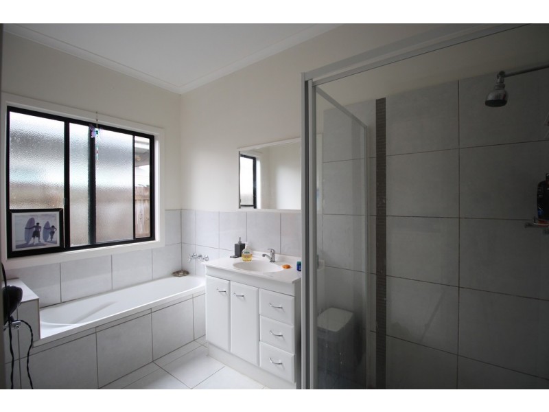 33 Creekside Esplanade, Cooloola Cove QLD 4580