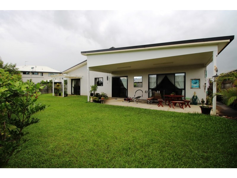 33 Creekside Esplanade, Cooloola Cove QLD 4580