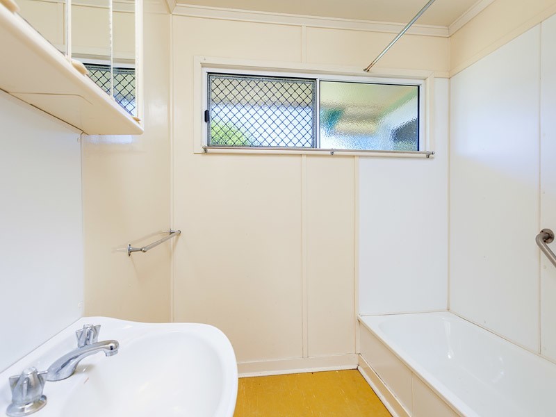 11 Tailor Street, Tin Can Bay QLD 4580