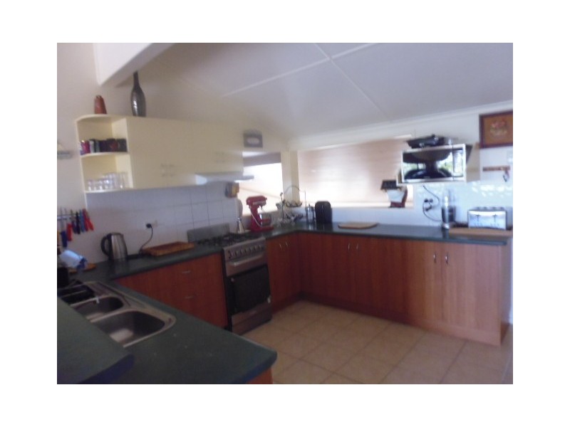 8 Oyster Parade, Tin Can Bay QLD 4580