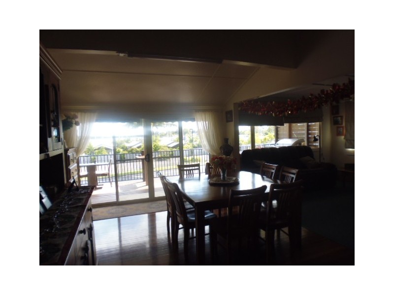 8 Oyster Parade, Tin Can Bay QLD 4580