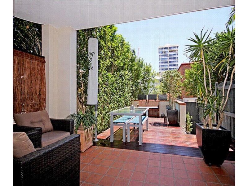 8/693 Brunswick Street, New Farm QLD 4005