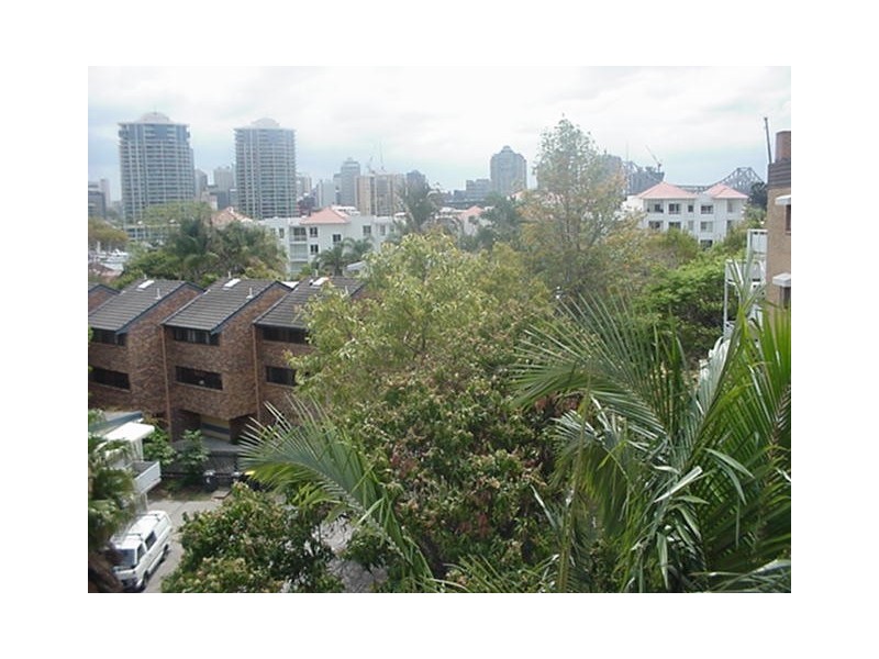 8/17 Llewllyn Street, New Farm QLD 4005