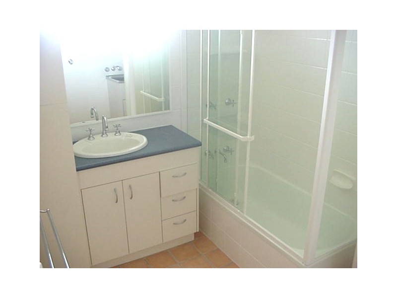 8/17 Llewllyn Street, New Farm QLD 4005