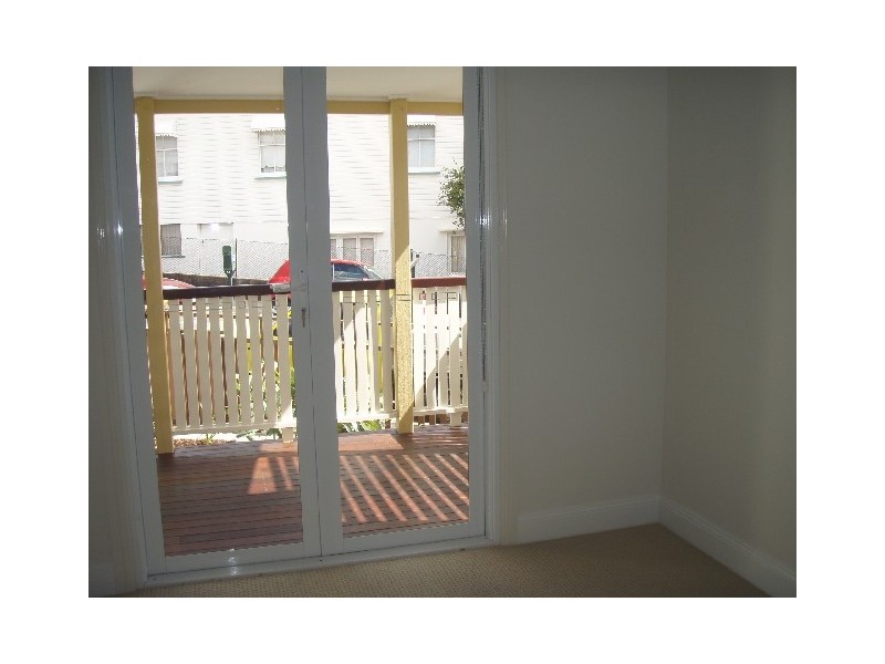 41 York Parade, Spring Hill QLD 4000